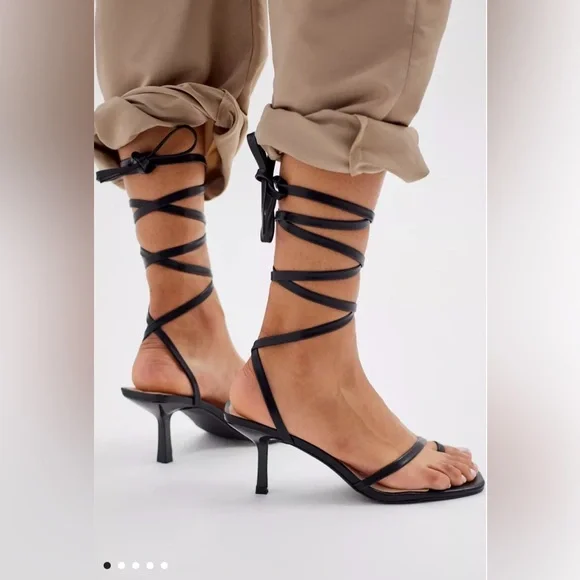 Urban Outfitters Black Strappy Heeled Sandals (NEW) - Picture 3 of 5